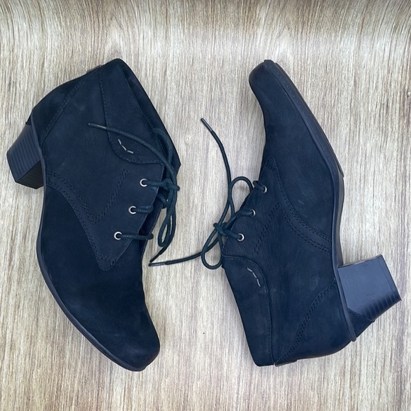 Earth Lace Distressed Leather Lace Up Ankle Boots in Size 9 - Picture 6 of 11